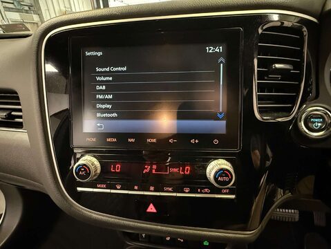 Mitsubishi Outlander 2.4 Outlander Exceed Safety PHEV CVT 4WD 5dr 27