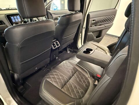 Mitsubishi Outlander 2.4 Outlander Exceed Safety PHEV CVT 4WD 5dr 50
