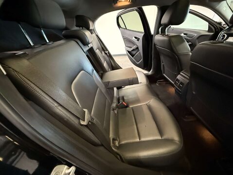 Mercedes-Benz GLA 2.1 GLA 220 SE Premium+ CDi 4Matic Auto 4WD 5dr 17