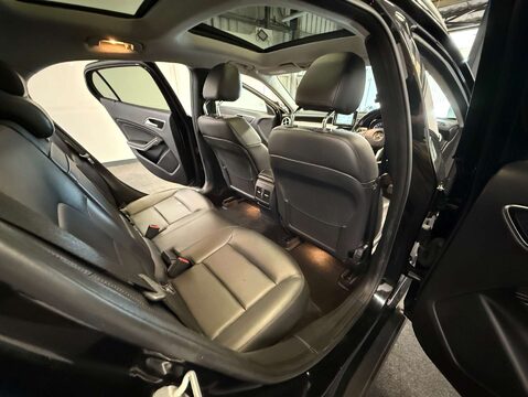 Mercedes-Benz GLA 2.1 GLA 220 SE Premium+ CDi 4Matic Auto 4WD 5dr 18