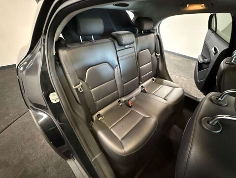 Mercedes-Benz GLA 2.1 GLA 220 SE Premium+ CDi 4Matic Auto 4WD 5dr 40