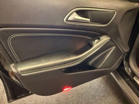 Mercedes-Benz GLA 2.1 GLA 220 SE Premium+ CDi 4Matic Auto 4WD 5dr 49