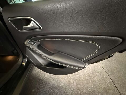 Mercedes-Benz GLA 2.1 GLA 220 SE Premium+ CDi 4Matic Auto 4WD 5dr 55