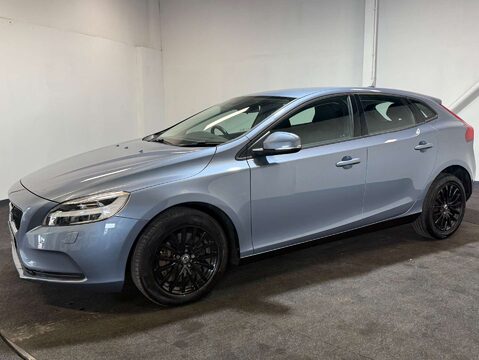 Volvo V40 1.5 V40 Momentum Nav+ T2 Auto 5dr 2