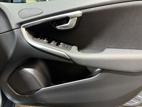 Volvo V40 1.5 V40 Momentum Nav+ T2 Auto 5dr 13