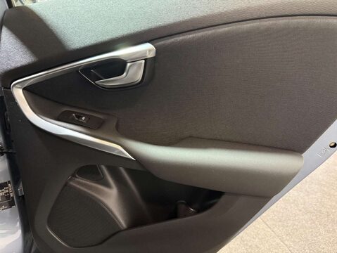 Volvo V40 1.5 V40 Momentum Nav+ T2 Auto 5dr 28