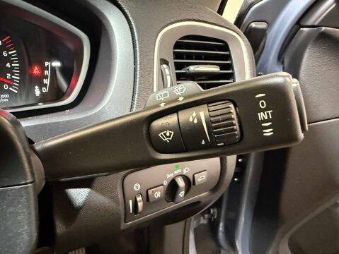 Volvo V40 1.5 V40 Momentum Nav+ T2 Auto 5dr 21