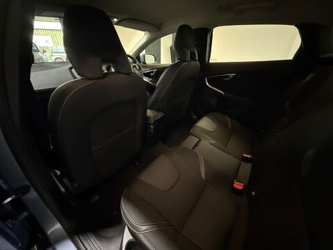 Volvo V40 1.5 V40 Momentum Nav+ T2 Auto 5dr 38