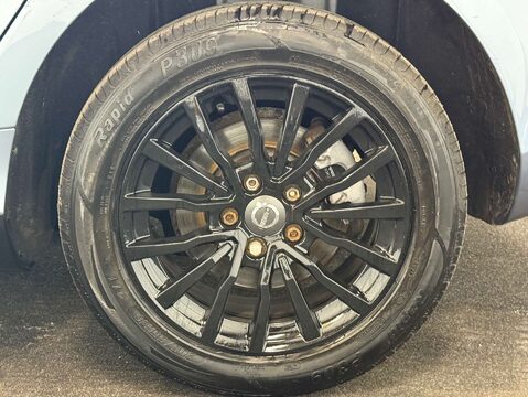 Volvo V40 1.5 V40 Momentum Nav+ T2 Auto 5dr 34