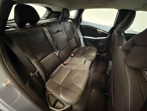 Volvo V40 1.5 V40 Momentum Nav+ T2 Auto 5dr 29