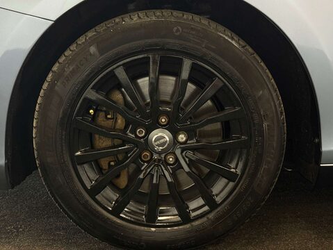 Volvo V40 1.5 V40 Momentum Nav+ T2 Auto 5dr 42