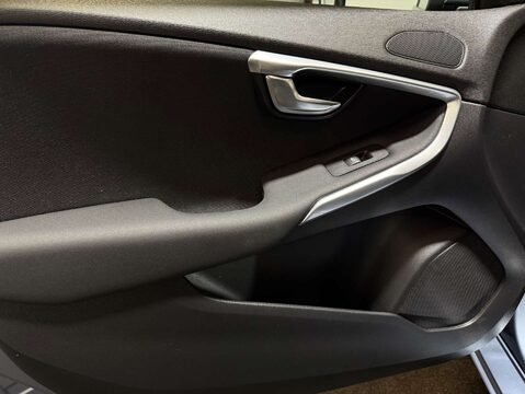 Volvo V40 1.5 V40 Momentum Nav+ T2 Auto 5dr 39