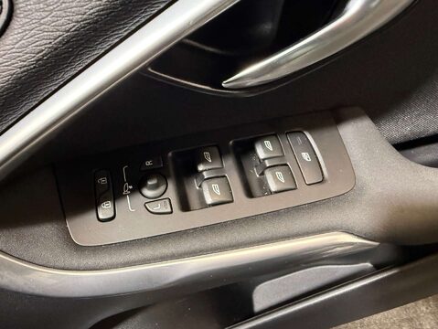 Volvo V40 1.5 V40 Momentum Nav+ T2 Auto 5dr 14