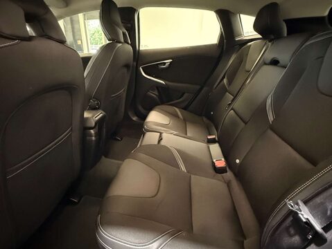 Volvo V40 1.5 V40 Momentum Nav+ T2 Auto 5dr 37