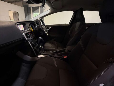 Volvo V40 1.5 V40 Momentum Nav+ T2 Auto 5dr 41