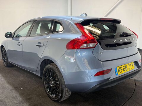 Volvo V40 1.5 V40 Momentum Nav+ T2 Auto 5dr 4