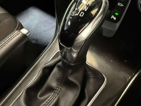 Volvo V40 1.5 V40 Momentum Nav+ T2 Auto 5dr 25