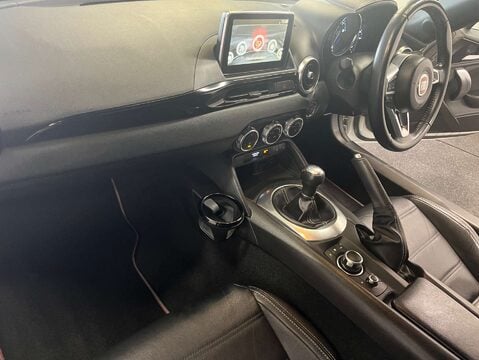 Fiat 124 Spider 1.4 124 Spider Lusso MultiAir 2dr 37