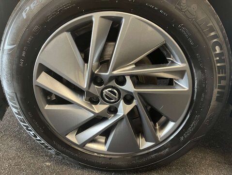 Nissan Qashqai 1.3 Qashqai Acenta Premium DiG-T MHEV 5dr 55
