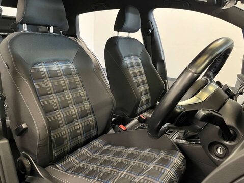 Volkswagen Golf 1.4 Golf GTE DSG 5dr 15