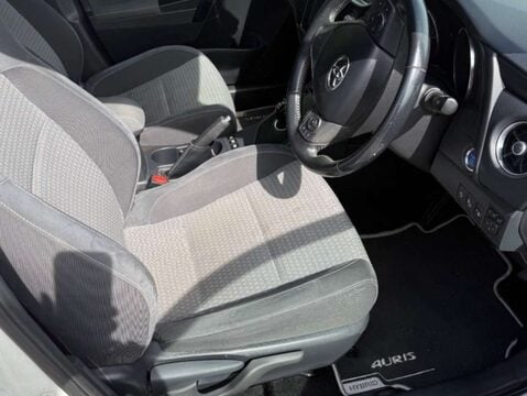 Toyota Auris 1.8 Auris Design HEV VVT-i CVT 5dr 4