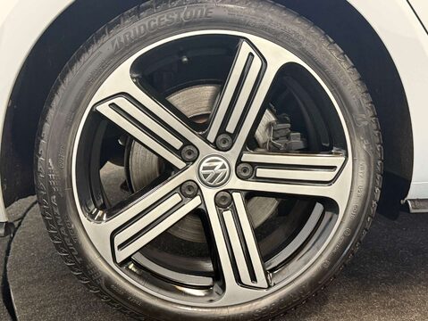 Volkswagen Golf 2.0 Golf R TSi Semi-Auto 4WD 5dr 38