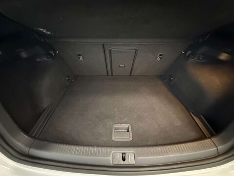 Volkswagen Golf 2.0 Golf R TSi Semi-Auto 4WD 5dr 39