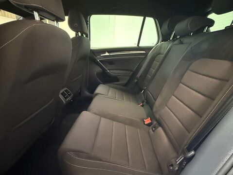 Volkswagen Golf 2.0 Golf R TSi Semi-Auto 4WD 5dr 44