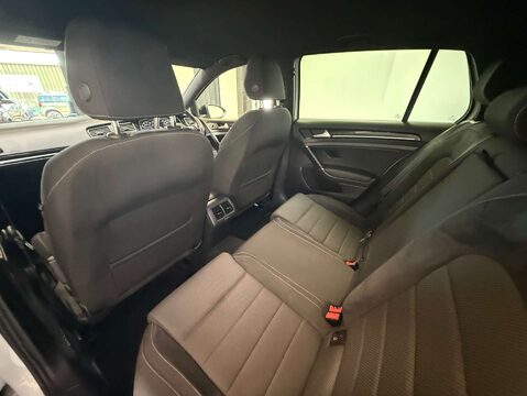 Volkswagen Golf 2.0 Golf R TSi Semi-Auto 4WD 5dr 45