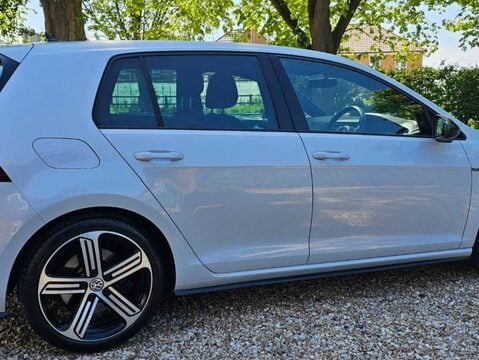 Volkswagen Golf 2.0 Golf R TSi Semi-Auto 4WD 5dr 2