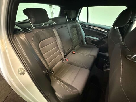 Volkswagen Golf 2.0 Golf R TSi Semi-Auto 4WD 5dr 35