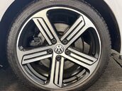 Volkswagen Golf 2.0 Golf R TSi Semi-Auto 4WD 5dr 41
