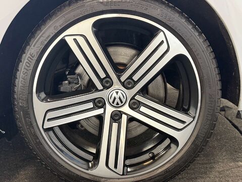 Volkswagen Golf 2.0 Golf R TSi Semi-Auto 4WD 5dr 41
