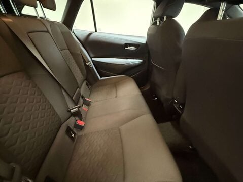 Toyota Corolla 1.8 Corolla Icon Tech VVTi HEV CVT 5dr 32