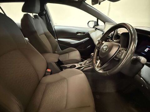 Toyota Corolla 1.8 Corolla Icon Tech VVTi HEV CVT 5dr 15