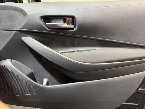 Toyota Corolla 1.8 Corolla Icon Tech VVTi HEV CVT 5dr 12