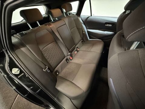 Toyota Corolla 1.8 Corolla Icon Tech VVTi HEV CVT 5dr 31