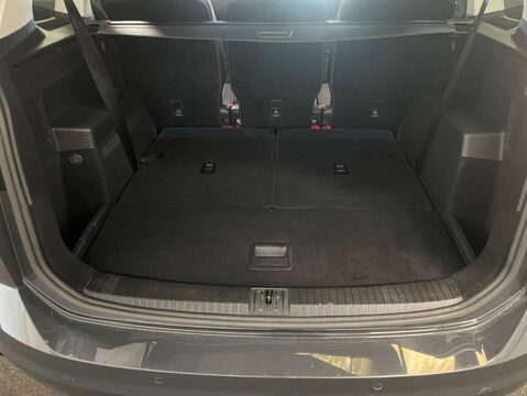 Volkswagen Touran 2.0 Touran SE Family TDI Semi-Auto 5dr 37