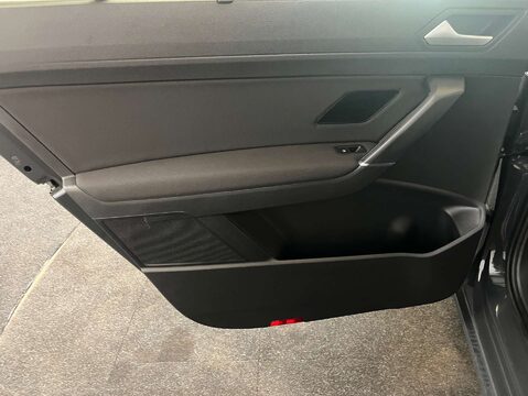 Volkswagen Touran 2.0 Touran SE Family TDI Semi-Auto 5dr 44