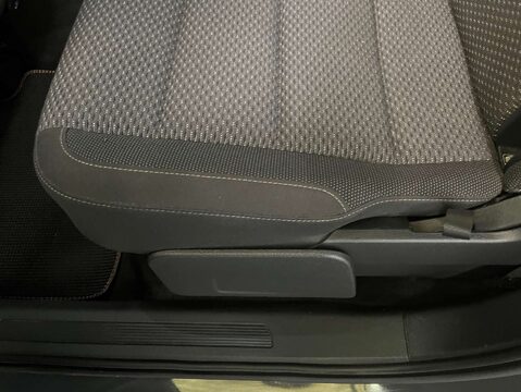 Volkswagen Touran 2.0 Touran SE Family TDI Semi-Auto 5dr 46