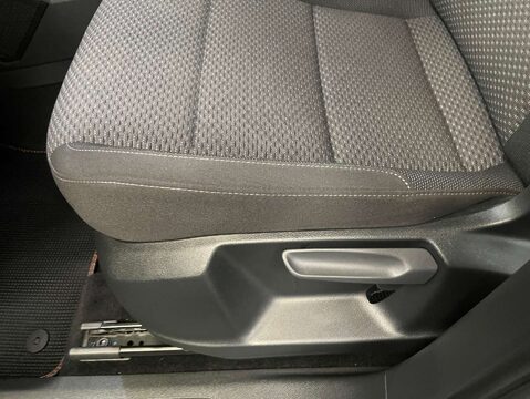 Volkswagen Touran 2.0 Touran SE Family TDI Semi-Auto 5dr 51