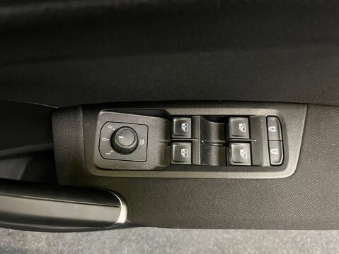 Volkswagen Touran 2.0 Touran SE Family TDI Semi-Auto 5dr 12