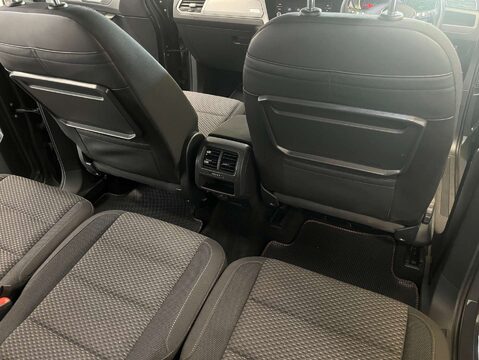 Volkswagen Touran 2.0 Touran SE Family TDI Semi-Auto 5dr 35