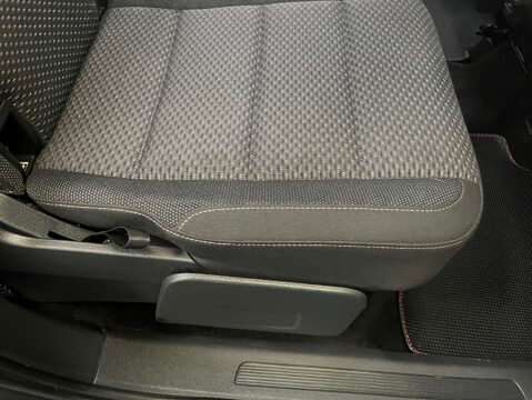 Volkswagen Touran 2.0 Touran SE Family TDI Semi-Auto 5dr 32