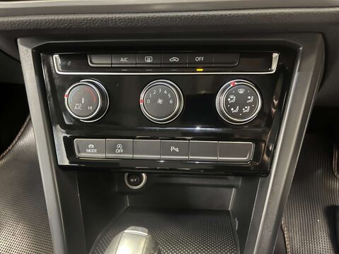 Volkswagen Touran 2.0 Touran SE Family TDI Semi-Auto 5dr 26
