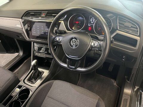 Volkswagen Touran 2.0 Touran SE Family TDI Semi-Auto 5dr 17