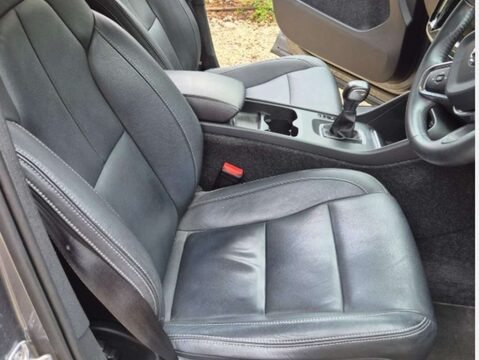 Volvo XC40 1.5 XC40 Momentum T3 5dr 4