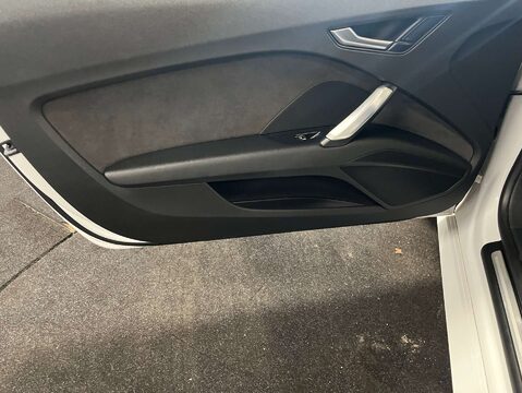 Audi TT 1.8 TT S Line TFSI 3dr 33