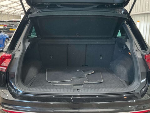 Volkswagen Tiguan 2.0 Tiguan R-Line TDI DSG 5dr 12