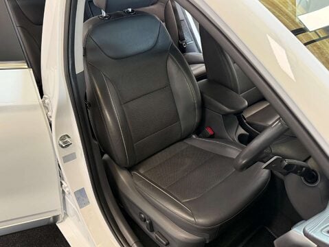 Hyundai IONIQ 1.6 IONIQ Premium SE PHEV Semi-Auto 5dr 11